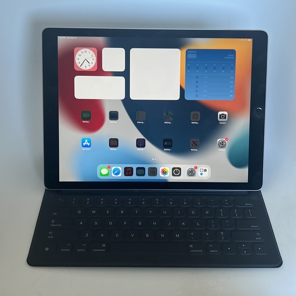 iPad Pro 12.9-inch, 2nd Gen, Wi-Fi+Smart keyboard